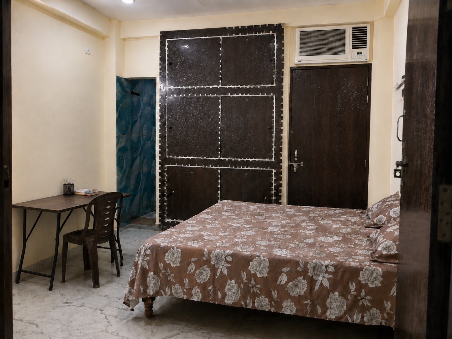 Furnished bedroom at Radhey Girls PG