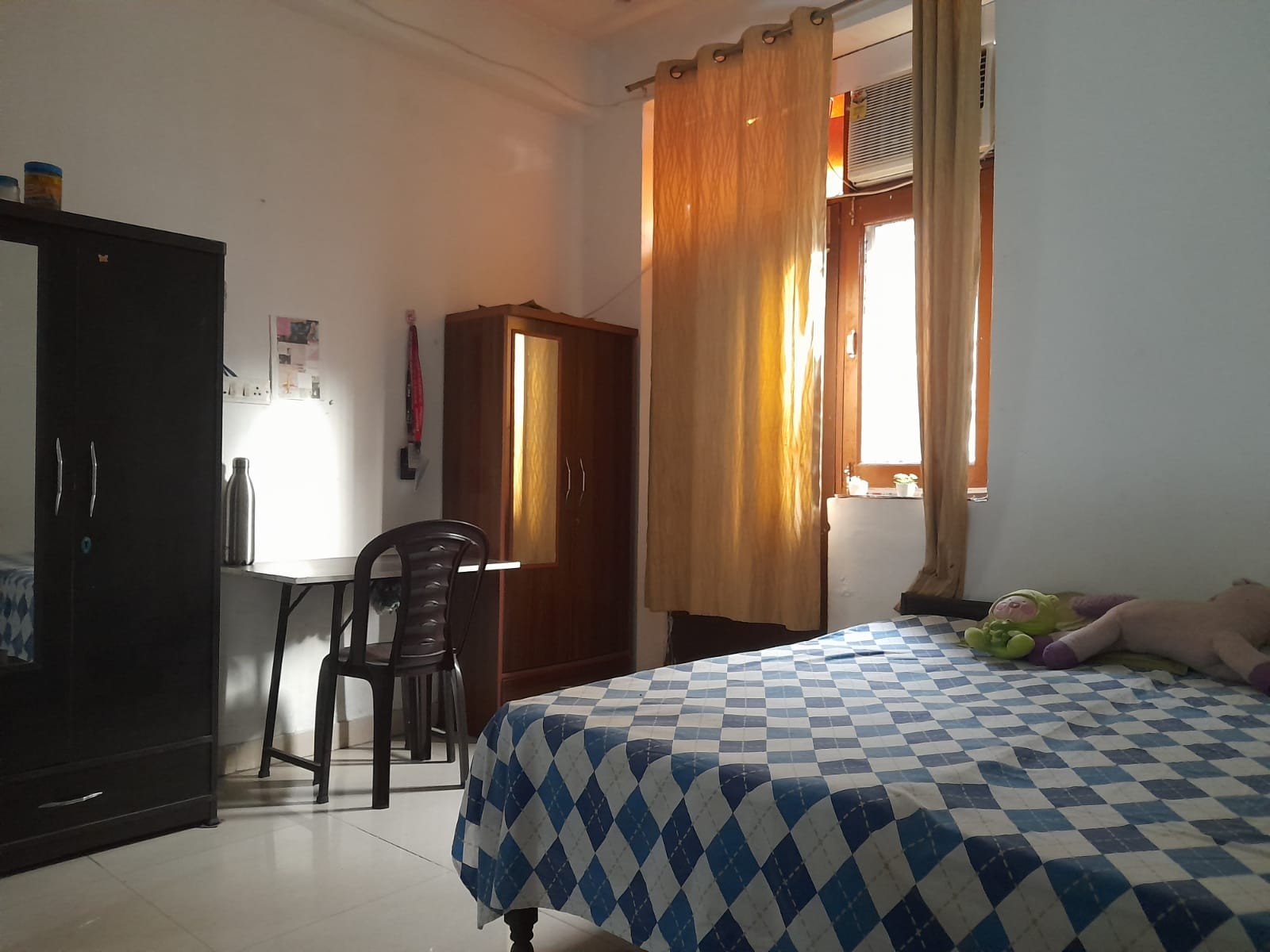 Single sharing room with study table